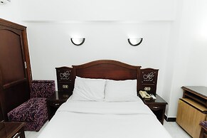 Happy City Hotel