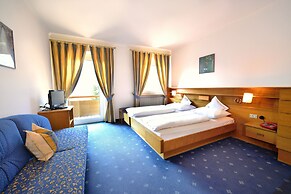 Hotel Dolomiten