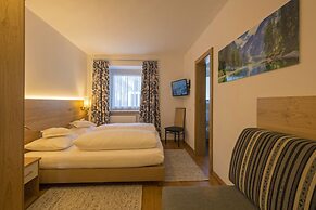 Hotel Dolomiten