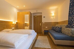 Hotel Dolomiten