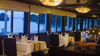 Syrena Cruises
