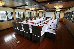 Syrena Cruises