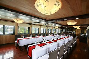 Syrena Cruises