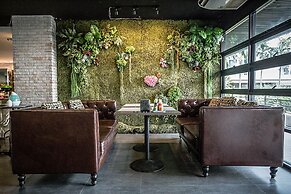 Embryo Hotel