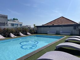 Embryo Hotel