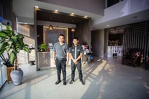 Embryo Hotel