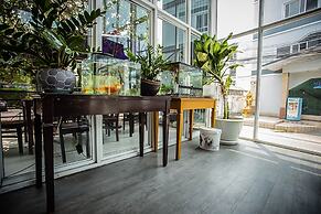 Embryo Hotel