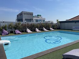 Embryo Hotel