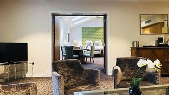 Sandford Springs Hotel & Golf Club