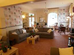 Dorset Hotel