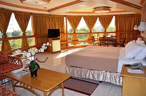 Elegant Circle Inn