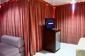 Elegant Circle Inn