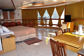 Elegant Circle Inn