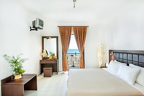 Xenios Dolphin Beach Hotel