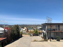 Crest Motor Inn