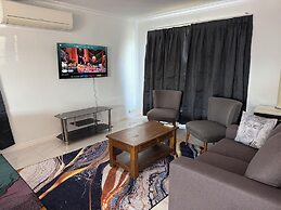 Crest Motor Inn