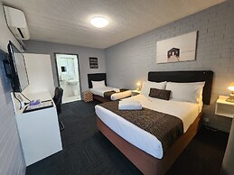 Crest Motor Inn