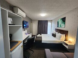Crest Motor Inn
