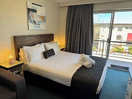 Crest Motor Inn
