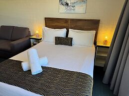 Crest Motor Inn