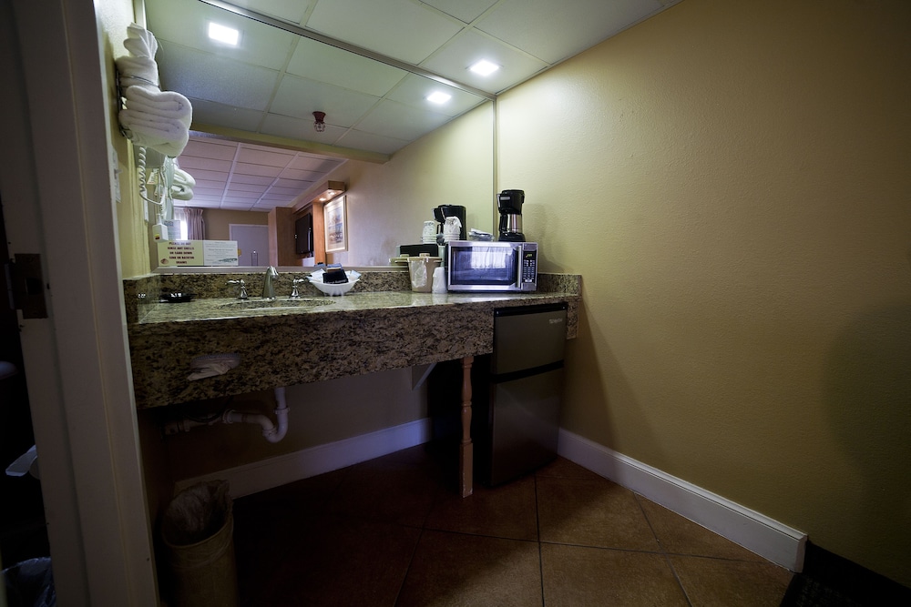 DeSoto Beach Hotel
