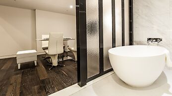 SR Hotel Sadang