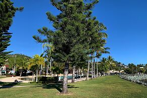 Magnums Airlie Beach