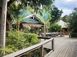 Magnums Airlie Beach