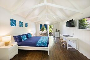 Magnums Airlie Beach
