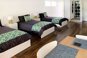 Magnums Airlie Beach