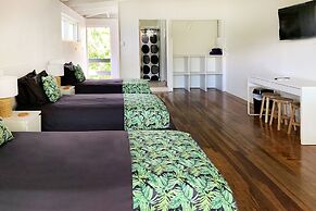 Magnums Airlie Beach