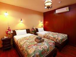 At Chiang Mai Hotel