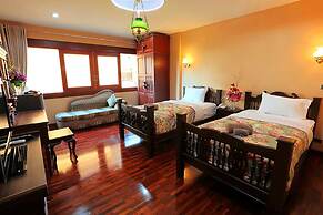 At Chiang Mai Hotel