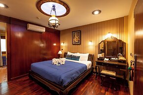 At Chiang Mai Hotel