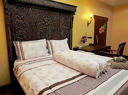 At Chiang Mai Hotel