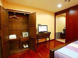 At Chiang Mai Hotel