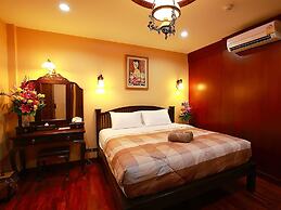 At Chiang Mai Hotel