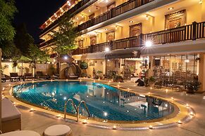 At Chiang Mai Hotel