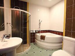 At Chiang Mai Hotel