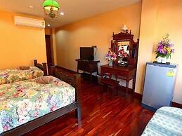 At Chiang Mai Hotel