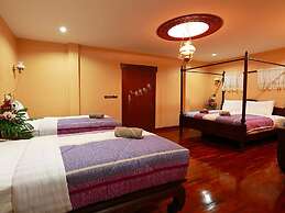 At Chiang Mai Hotel