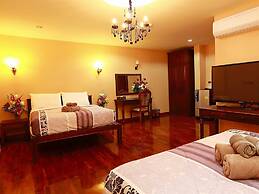 At Chiang Mai Hotel