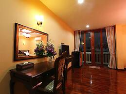 At Chiang Mai Hotel