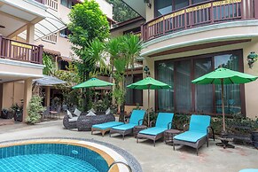 At Chiang Mai Hotel