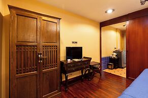 At Chiang Mai Hotel