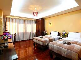 At Chiang Mai Hotel