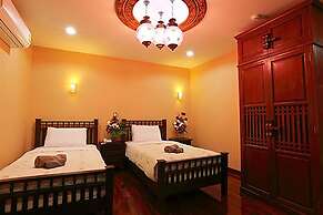 At Chiang Mai Hotel
