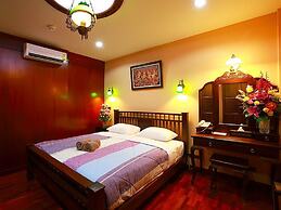 At Chiang Mai Hotel
