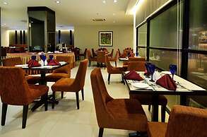 Holiday Villa Hotel & Suites