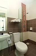 Holiday Villa Hotel & Suites